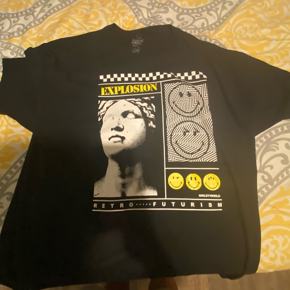vintage smiley graphic tee